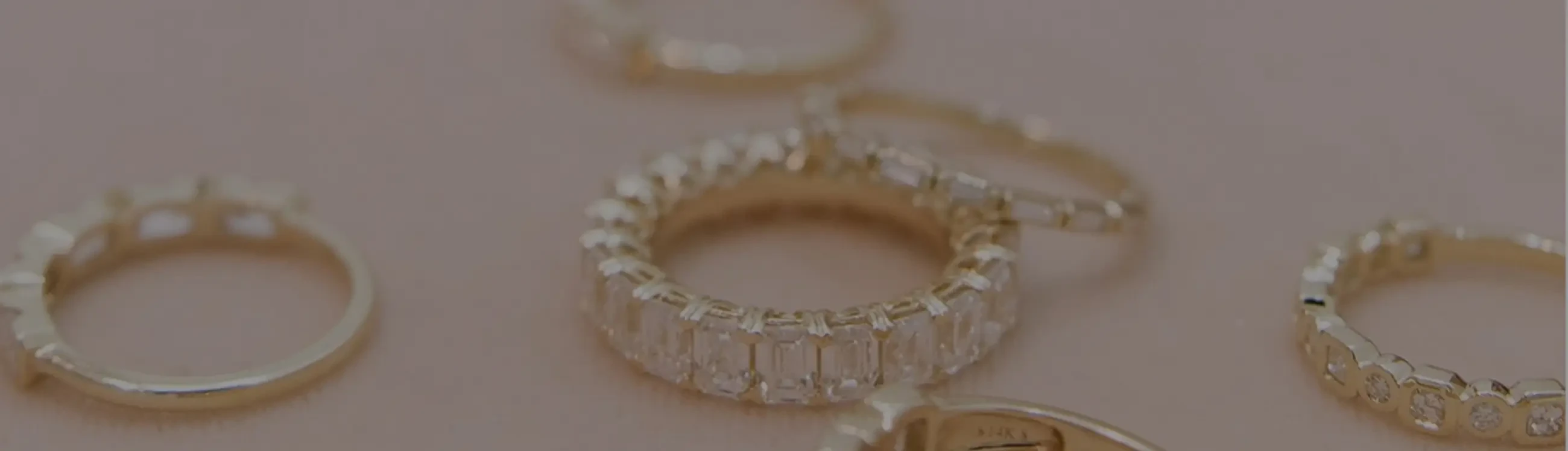 Photo of the model wearing a white bridal gown - Desktop Image