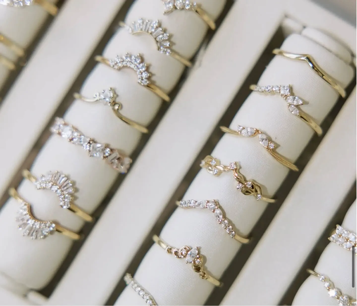 Photo of the hand with the ring